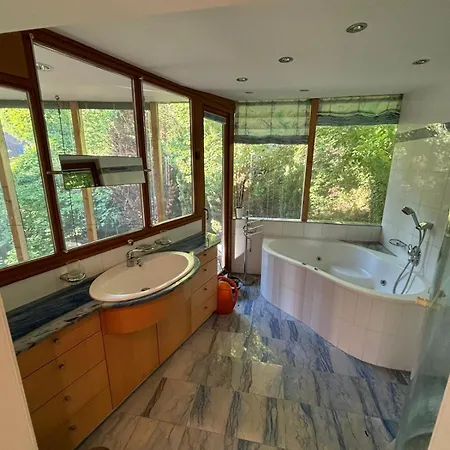 Spacious In A Quiet Location, Large Terraces Appartement